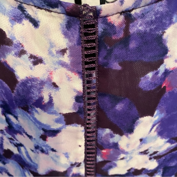 Jessica Simpson Small V Neck swing top w purple. Whites and blues. - Picture 4 of 7